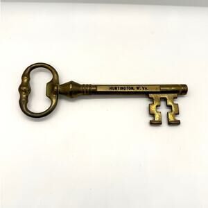 VTG Brass Skeleton Key Huntington W VA Inscribed 7 Inch Souvenir Oversize Decor